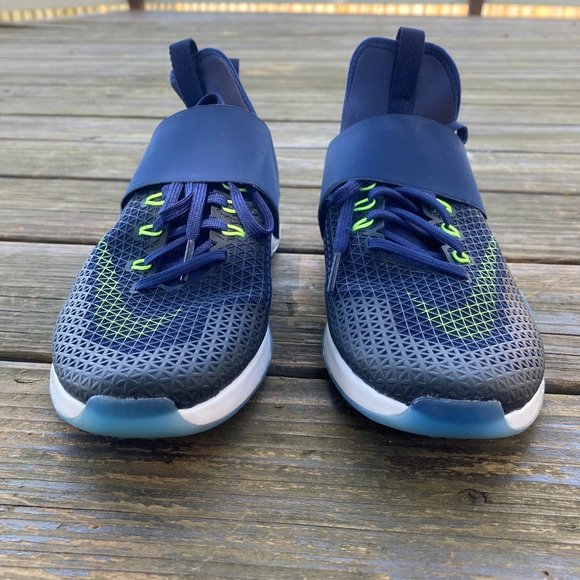 Nike Air Zoom Strong Womens Sneaker 6 - Picture 4 of 13